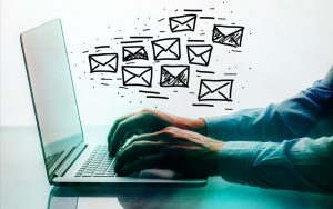 Ajouter pièce jointe email woocoomerce