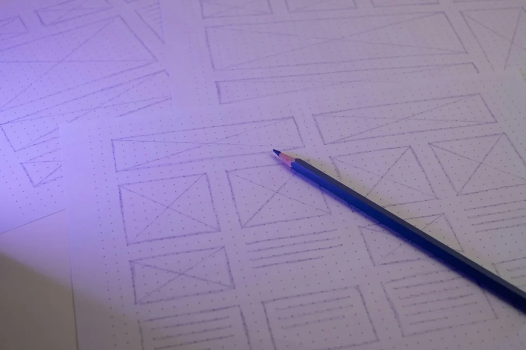 Wireframe de site web dessiné au crayon